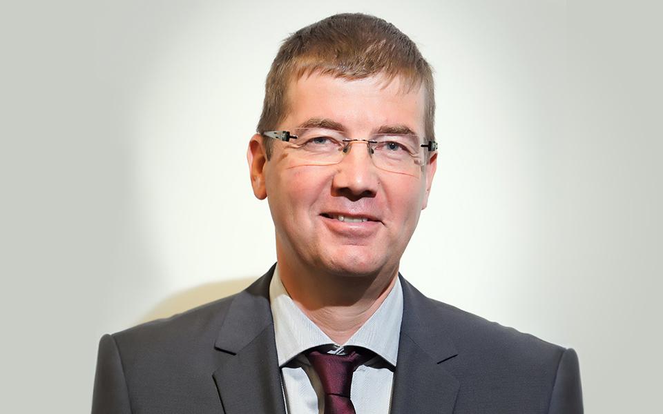 DR-Burkhard-Lembeck_960x600 VERAH Andrea Schreiter aus Pforzheim entlastet ihren Chef Dr. Peter Engeser durch die Übernahme von Routinehausbesuchen.